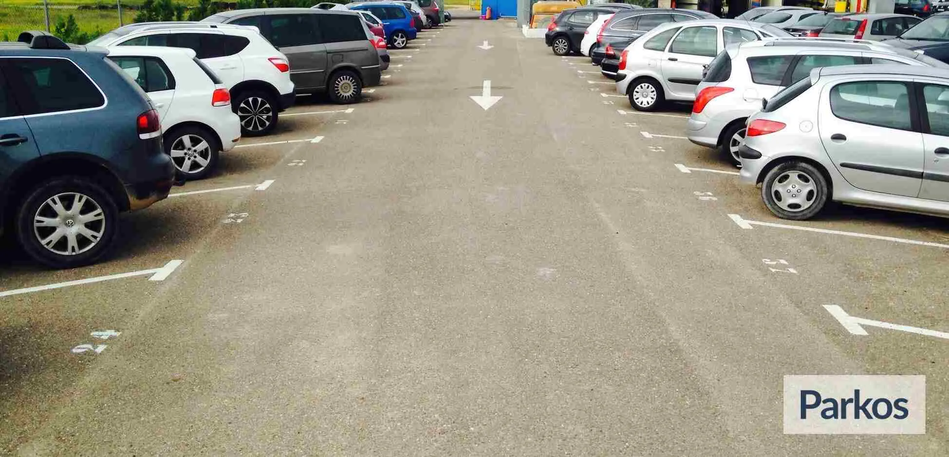 Braco Parking - Parking Aeropuerto Sevilla - picture 1