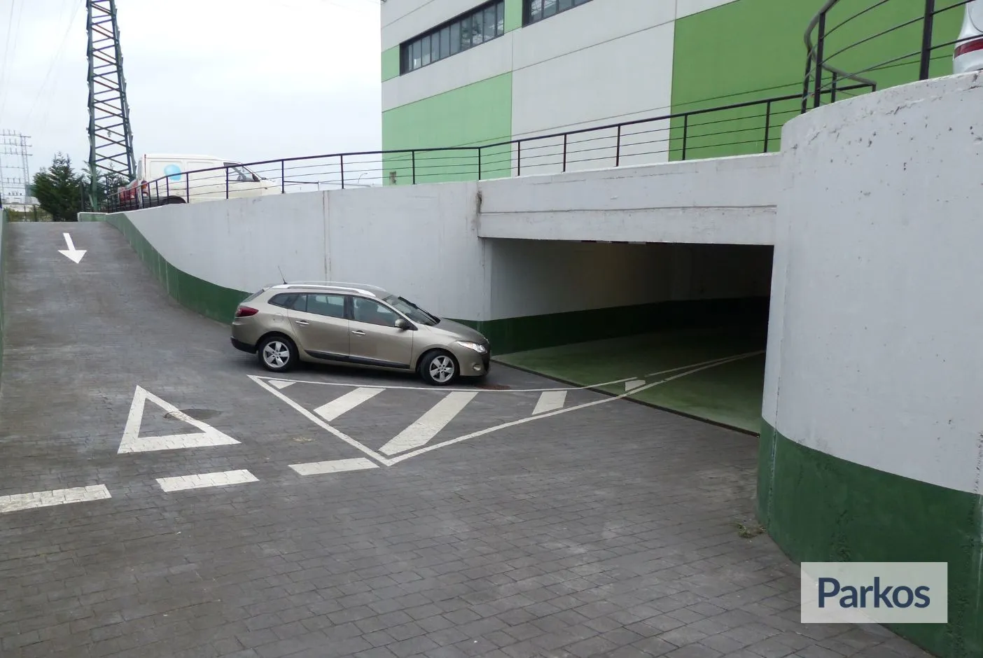 Epark Bilbao - Parking Aeropuerto Bilbao - picture 1